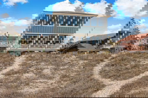 Foto 44 - Magnificent Modern Beach House with Ocean View from All Rooms by RedAwning