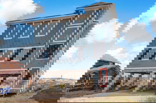 Foto 47 - Magnificent Modern Beach House with Ocean View from All Rooms by RedAwning