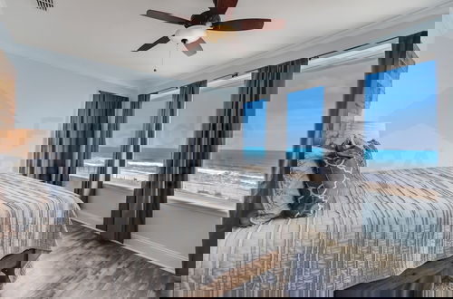 Foto 2 - Magnificent Modern Beach House with Ocean View from All Rooms by RedAwning