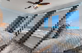 Foto 2 - Magnificent Modern Beach House with Ocean View from All Rooms by RedAwning
