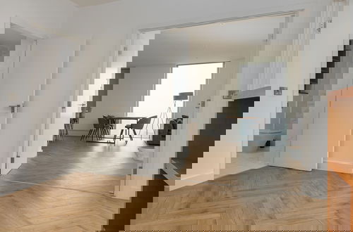 Foto 18 - Chic Flat for Modern Living