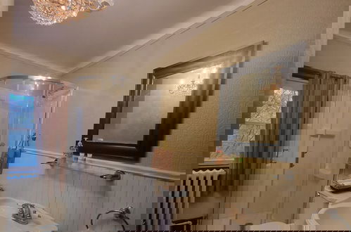 Photo 11 - Luxe Hometel