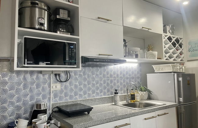Mesavirre Bacolod | Elegantly Furnished 1BDM w/Balcony @ LOPEZ LUX. - Photo 21