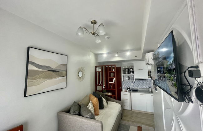 Mesavirre Bacolod | Elegantly Furnished 1BDM w/Balcony @ LOPEZ LUX. - Photo 28