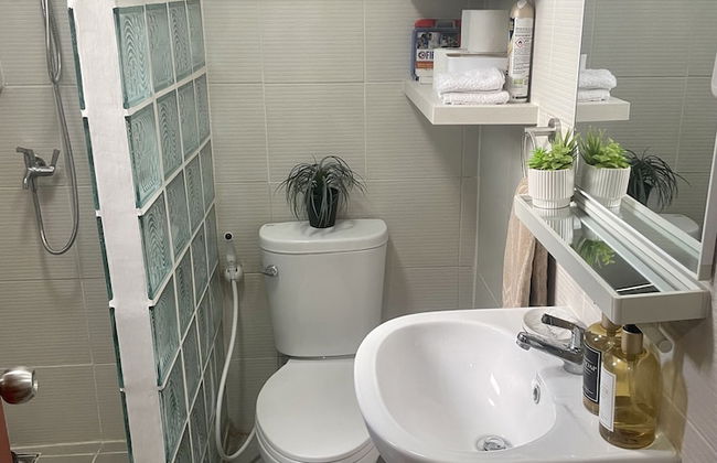 Mesavirre Bacolod | Elegantly Furnished 1BDM w/Balcony @ LOPEZ LUX. - Photo 36
