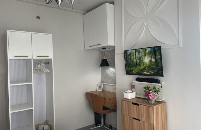 Mesavirre Bacolod | Elegantly Furnished 1BDM w/Balcony @ LOPEZ LUX. - Photo 25