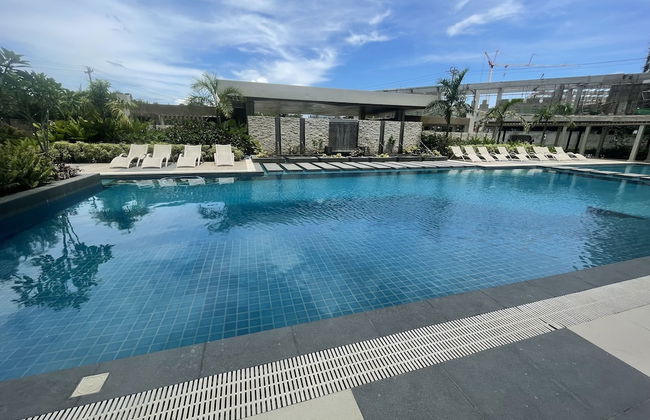 Mesavirre Bacolod | Elegantly Furnished 1BDM w/Balcony @ LOPEZ LUX. - Photo 1