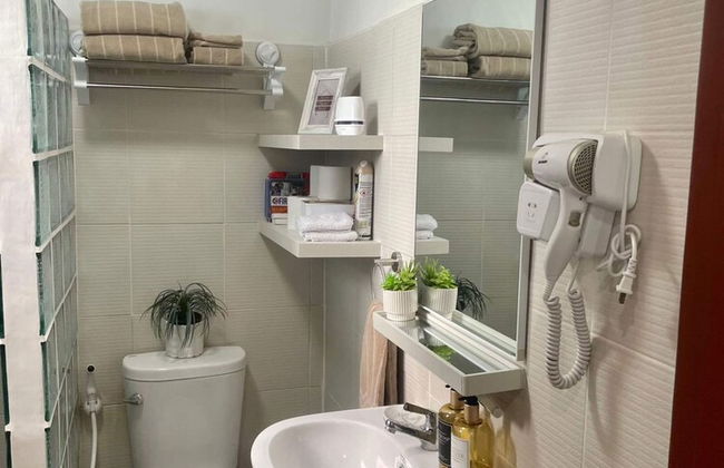 Mesavirre Bacolod | Elegantly Furnished 1BDM w/Balcony @ LOPEZ LUX. - Photo 37