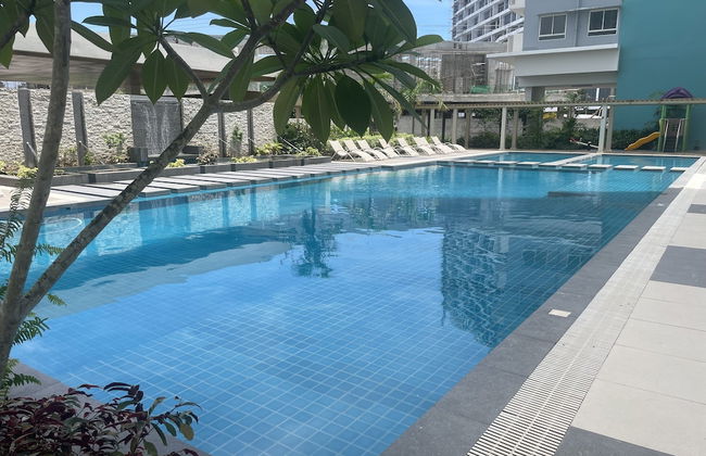Mesavirre Bacolod | Elegantly Furnished 1BDM w/Balcony @ LOPEZ LUX. - Photo 42