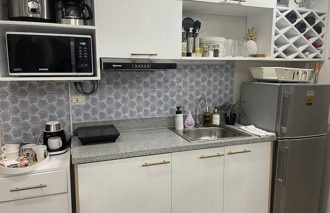 Mesavirre Bacolod | Elegantly Furnished 1BDM w/Balcony @ LOPEZ LUX. - Photo 18