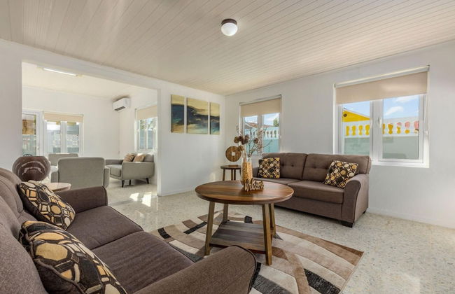 3BR Home w Pool in Downtown 5min Walk 2 Beach - Foto 5