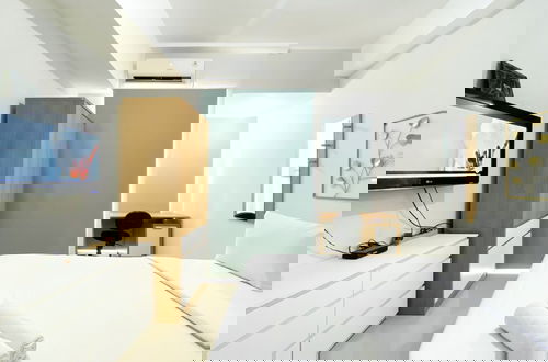 Foto 14 - Modern Design Studio At Vasanta Innopark Apartment