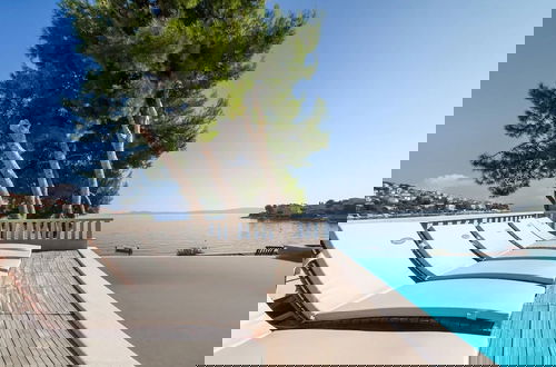 Foto 42 - Sea Front - With Pool - H