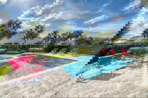 Foto 29 - Private Pool Arcade Game Room Home By Disney 8 Bedroom Home by RedAwning