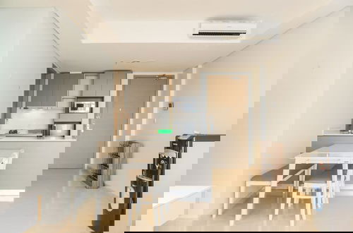 Foto 11 - Modern Look And Nice 2Br Gold Coast Apartment Near Pik