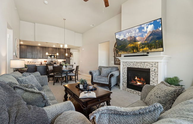 Serene Retreat With Hot Tub, Sauna, Pool & Gym - Photo 16