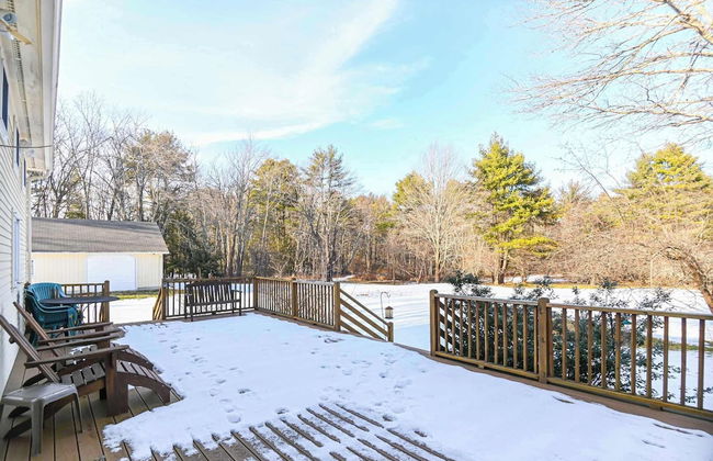 4 BDR w/ Private Hot Tub, Backyard and Deck! - Foto 37