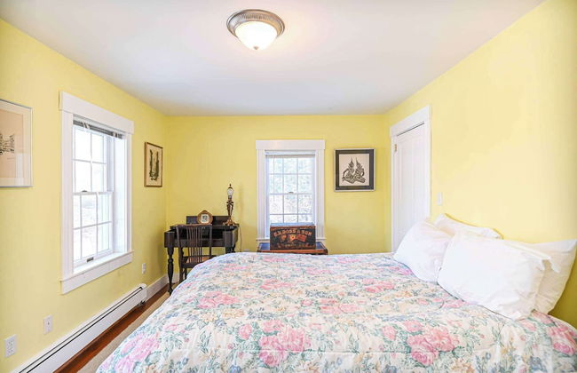 4 BDR w/ Private Hot Tub, Backyard and Deck! - Foto 4