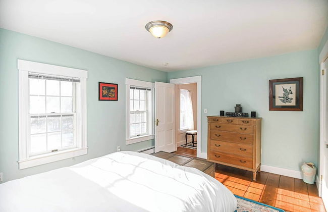 4 BDR w/ Private Hot Tub, Backyard and Deck! - Foto 7