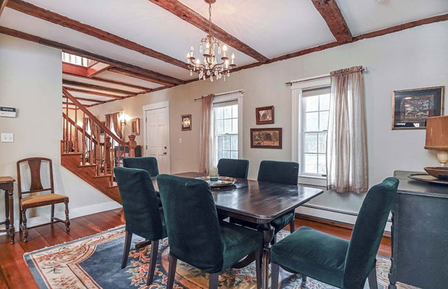 4 BDR w/ Private Hot Tub, Backyard and Deck! - Foto 21