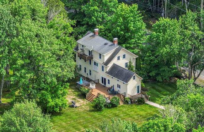 4 BDR w/ Private Hot Tub, Backyard and Deck! - Foto 1