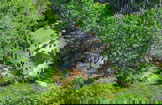 Foto 1 - 4 BDR w/ Private Hot Tub, Backyard and Deck!