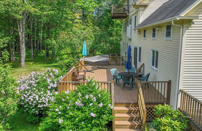4 BDR w/ Private Hot Tub, Backyard and Deck! - Foto 32