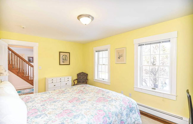 4 BDR w/ Private Hot Tub, Backyard and Deck! - Foto 9
