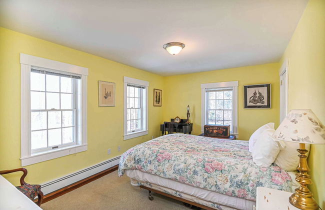 4 BDR w/ Private Hot Tub, Backyard and Deck! - Foto 8