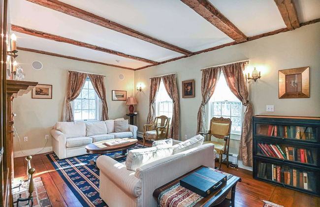 4 BDR w/ Private Hot Tub, Backyard and Deck! - Foto 16
