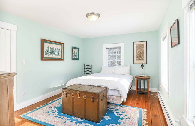 4 BDR w/ Private Hot Tub, Backyard and Deck! - Foto 3