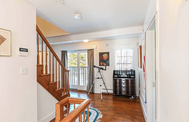 4 BDR w/ Private Hot Tub, Backyard and Deck! - Foto 25