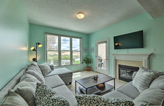 Foto 1 - Bright, Beautiful Manistee Condo Near Beach + Pool