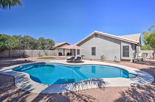 Photo 19 - Phoenix Gem: Pool, Putting Green & Furnished Patio