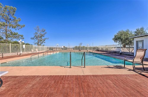 Foto 15 - Eloy Desert Oasis w/ Courtyard & Pool Access