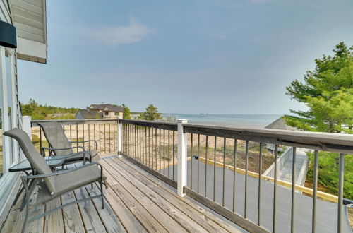 Foto 27 - Chic Townhome on Lake Huron w/ Private Beach