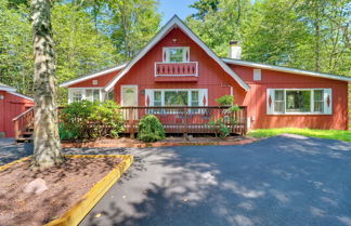 Foto 1 - Quiet Tobyhanna Home With Hot Tub and Deck