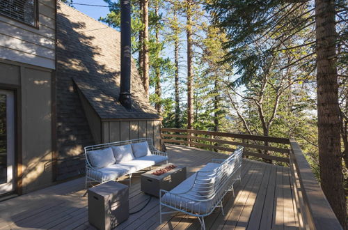 Foto 36 - Boho-chic Lake Arrowhead Hideaway w/ 2 Decks