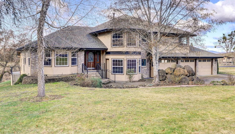 Photo 1 - Chic Medford Retreat - Outdoor Pool & Sauna