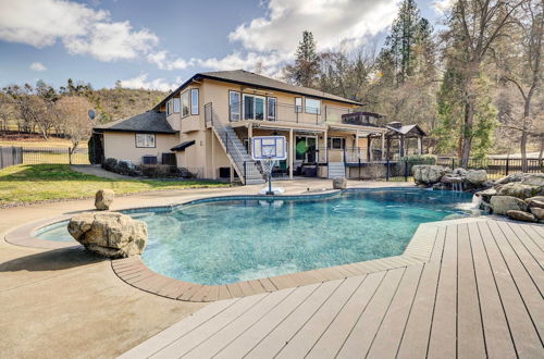 Photo 34 - Chic Medford Retreat - Outdoor Pool & Sauna