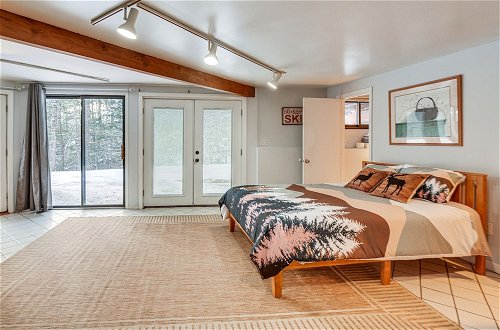Foto 39 - Elegant White Mountain Escape w/ Furnished Deck