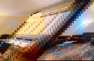 Photo 2 - Elegant Apartment in the Center