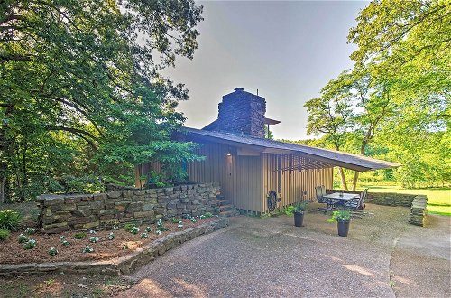 Photo 14 - Tranquil Mid-century Modern Cottage w/ Forest View