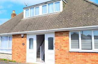 Photo 1 - Charming 4-bed Cottage in Hayling Island - Hot Tub