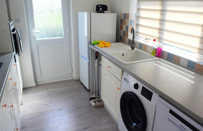 Charming 4-bed Cottage in Hayling Island - Hot Tub - Foto 11