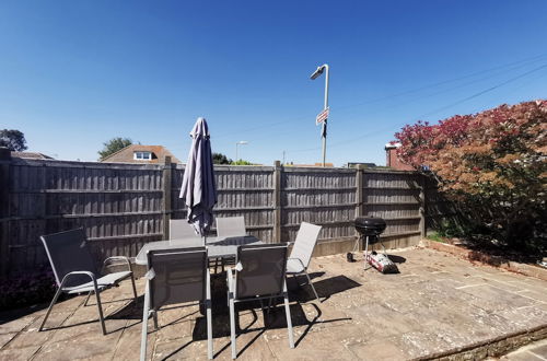 Photo 18 - Charming 4-bed Cottage in Hayling Island - Hot Tub