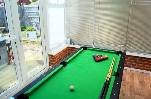 Photo 13 - Charming 4-bed Cottage in Hayling Island - Hot Tub