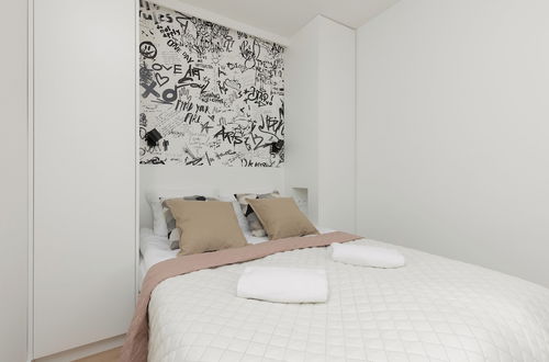 Photo 2 - Emilii Plater Apartment by Renters