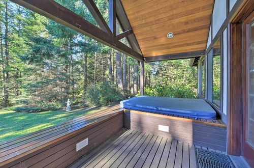 Photo 9 - Camano Island Family House w/ Hot Tub & Deck