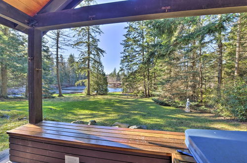 Foto 14 - Camano Island Family House w/ Hot Tub & Deck